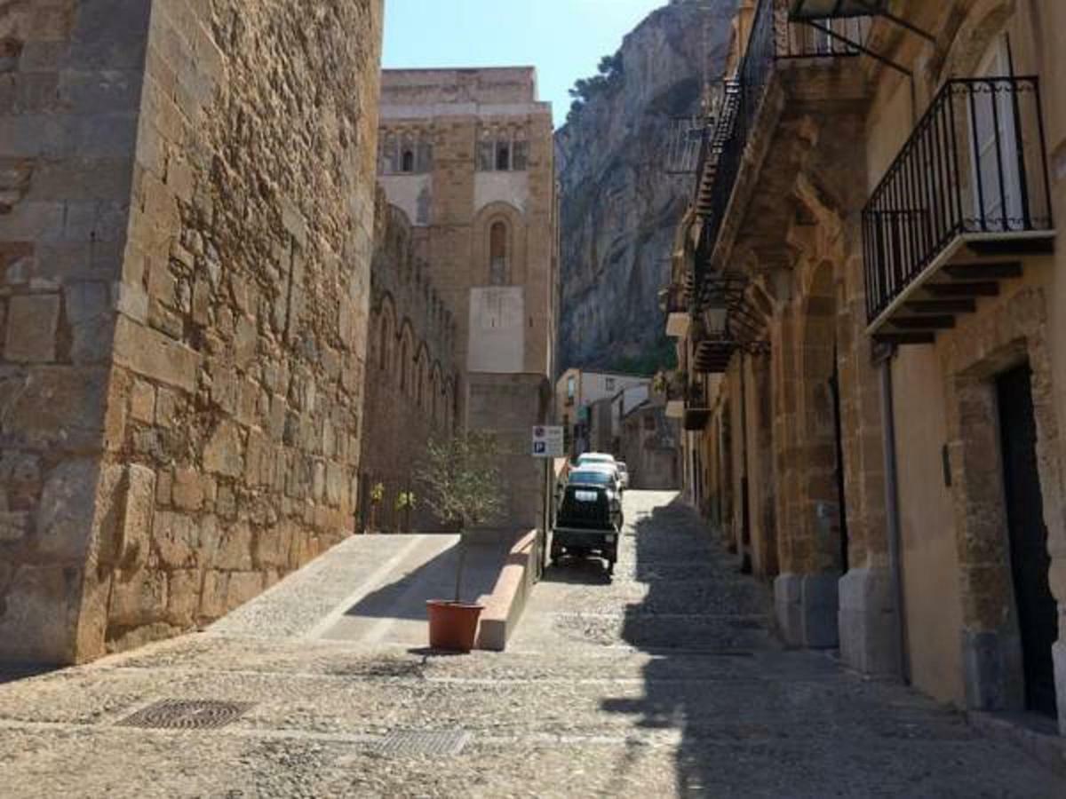 Cefalu Cathedral Palace Екстериор снимка