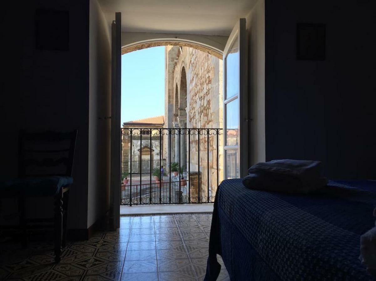 Cefalu Cathedral Palace Екстериор снимка